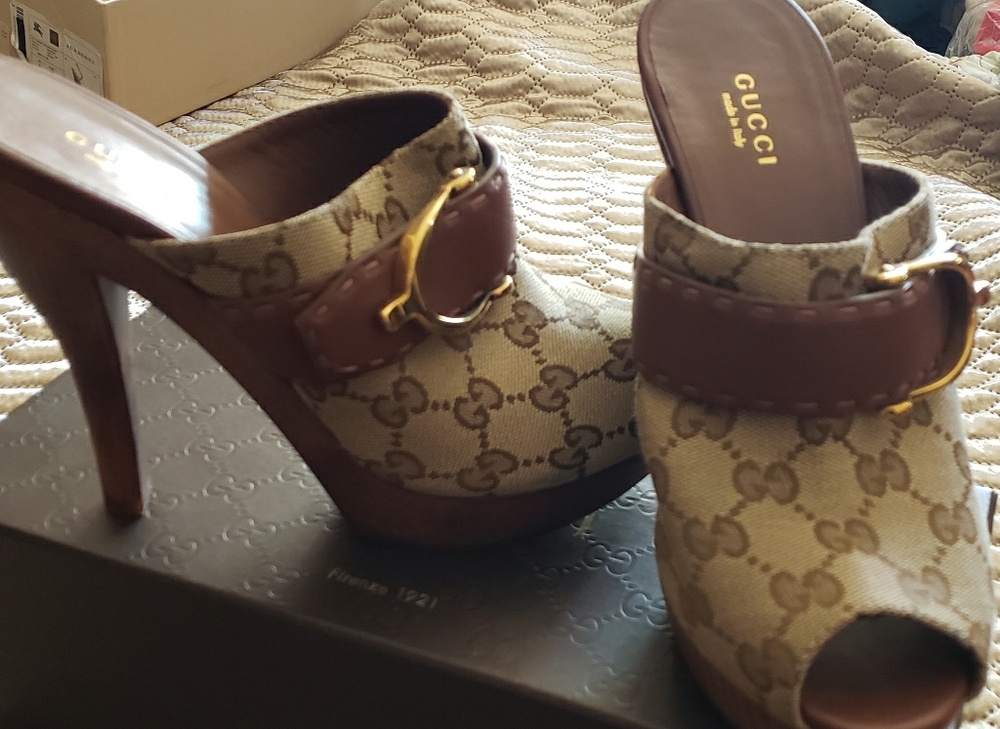 Gucci clogs
